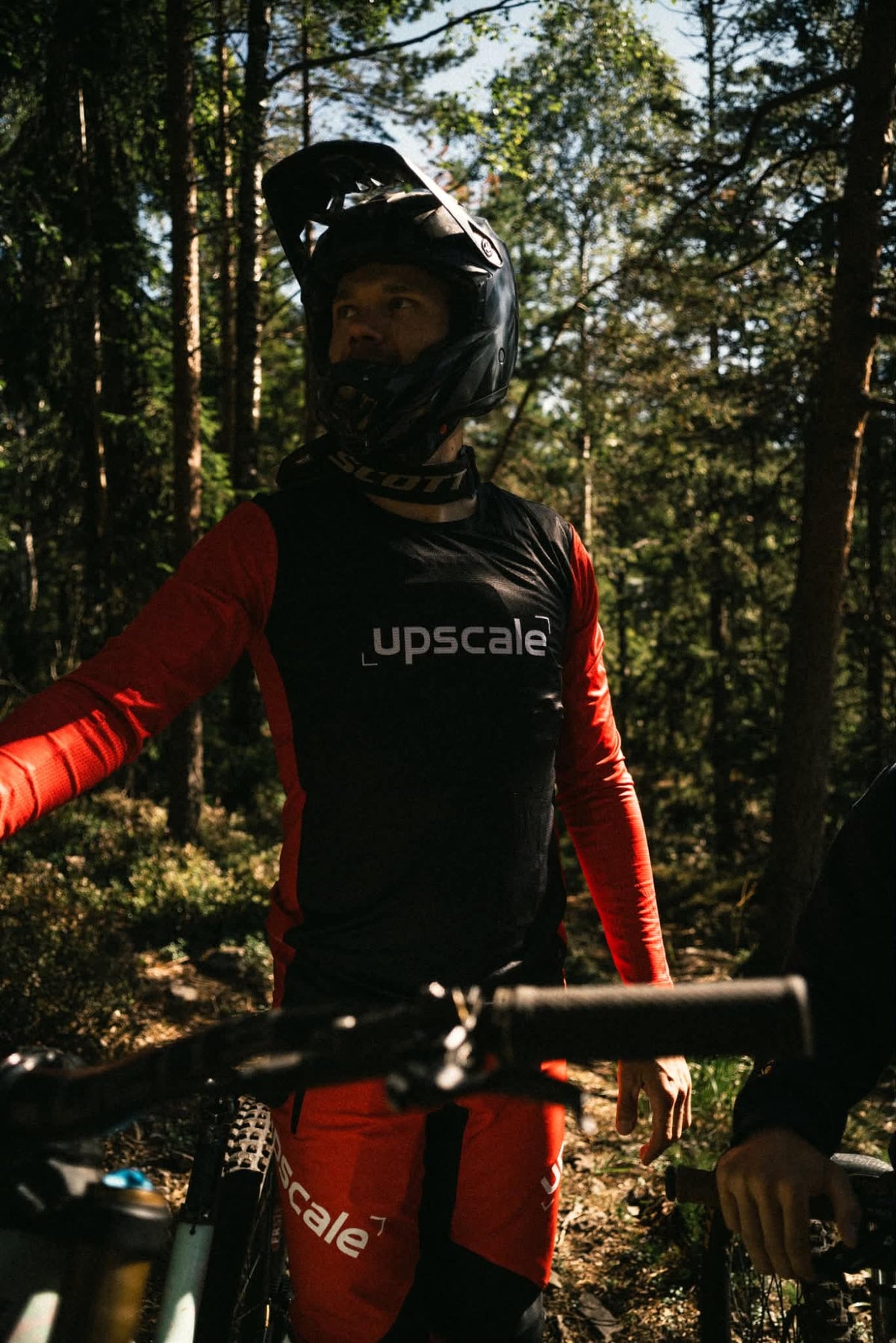Aether DH Kit - Red/black
